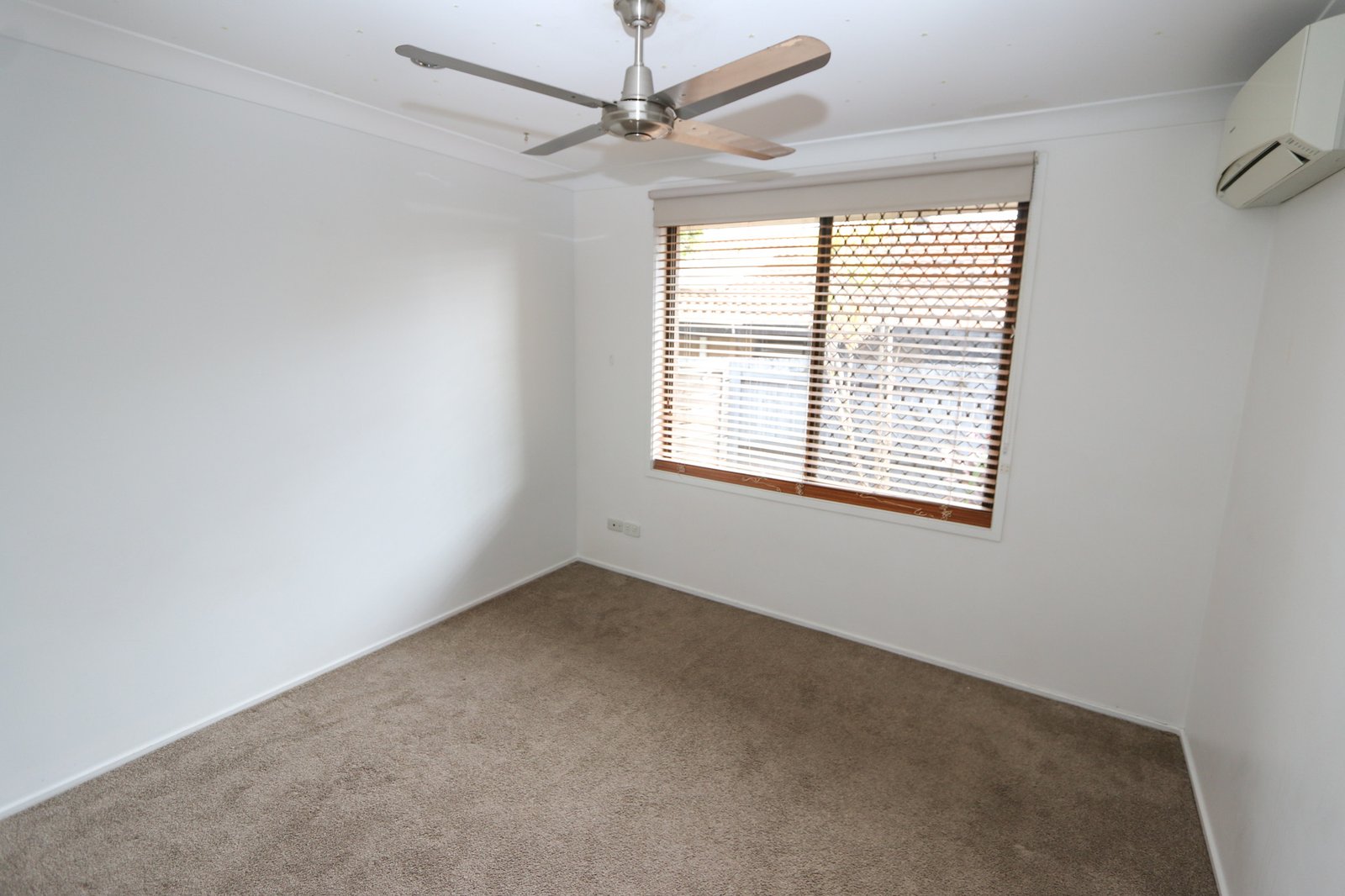 215 Cotlew Street ASHMORE 9