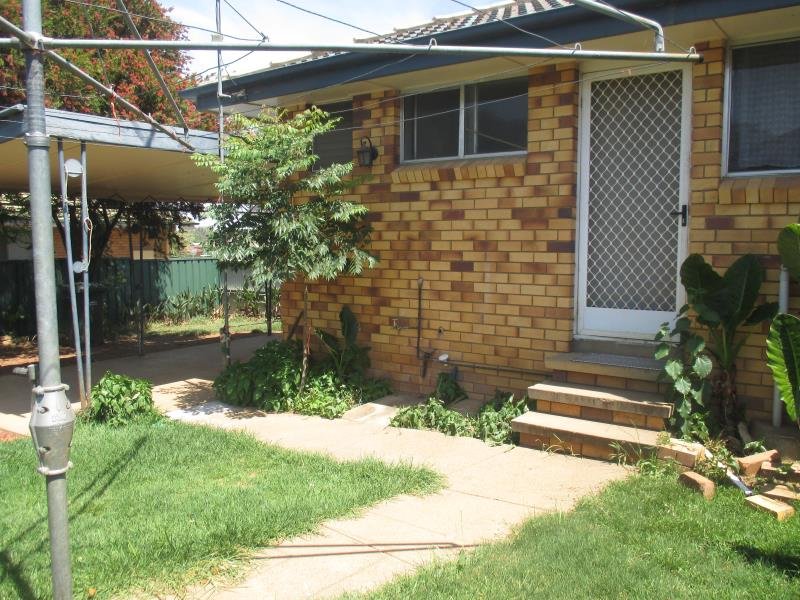 2/15 Dayal Street TAMWORTH 6
