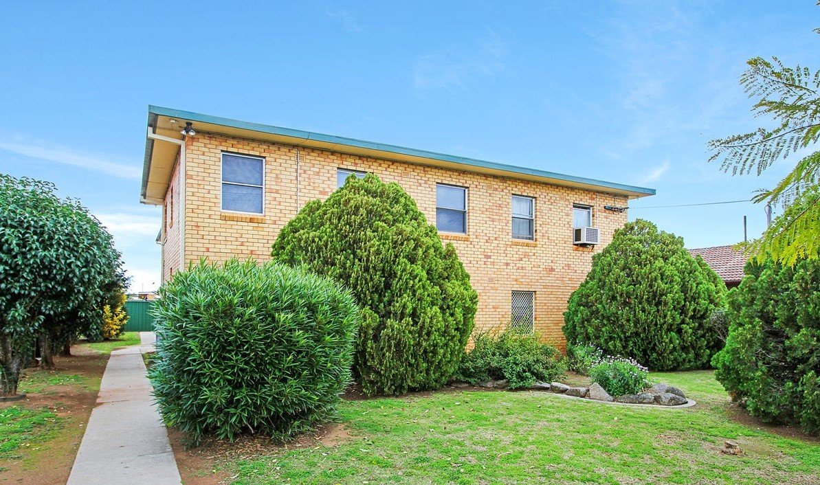 2/15 Diane Street TAMWORTH 1