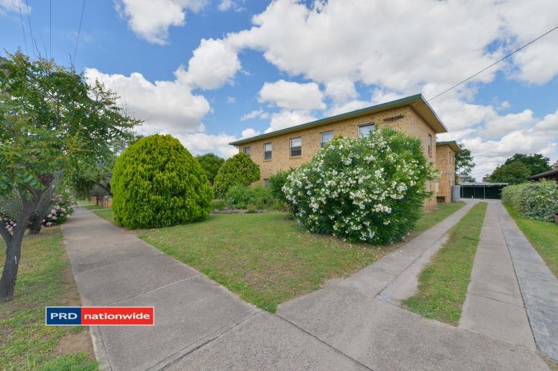 2/15 Diane Street TAMWORTH 8