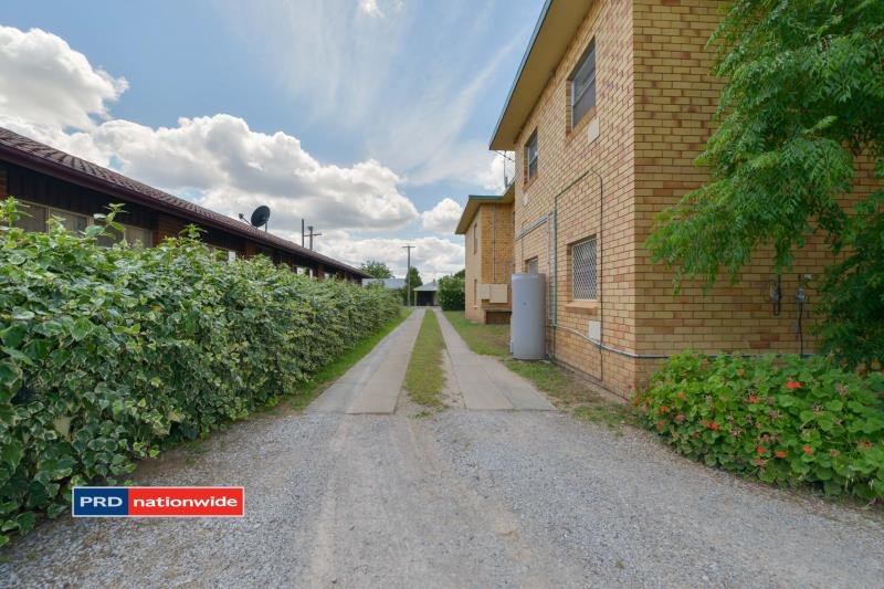 2/15 Diane Street TAMWORTH 9