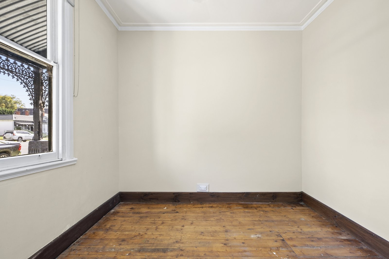 Gallery: 215 Doveton St South