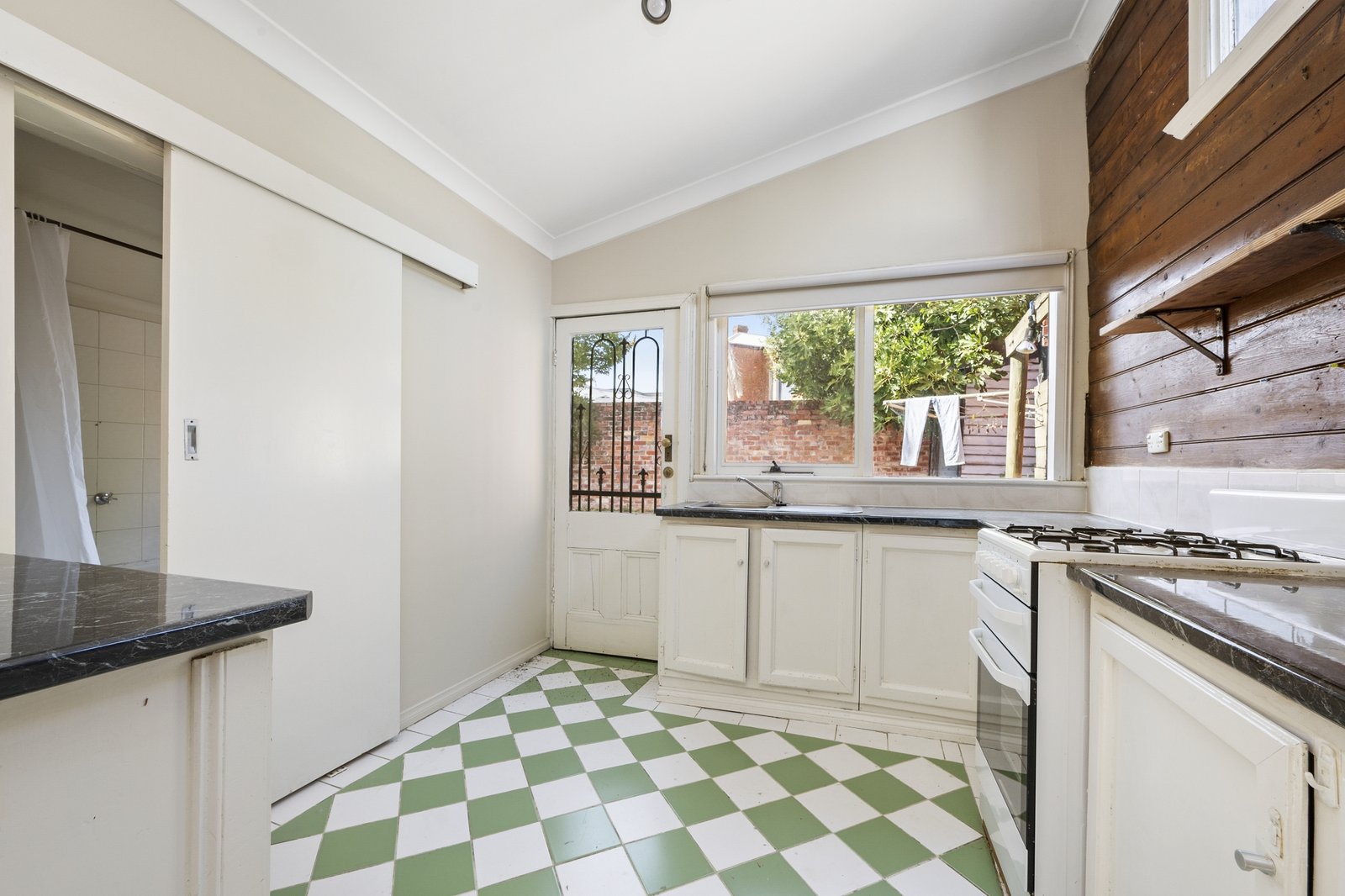Gallery: 215 Doveton St South