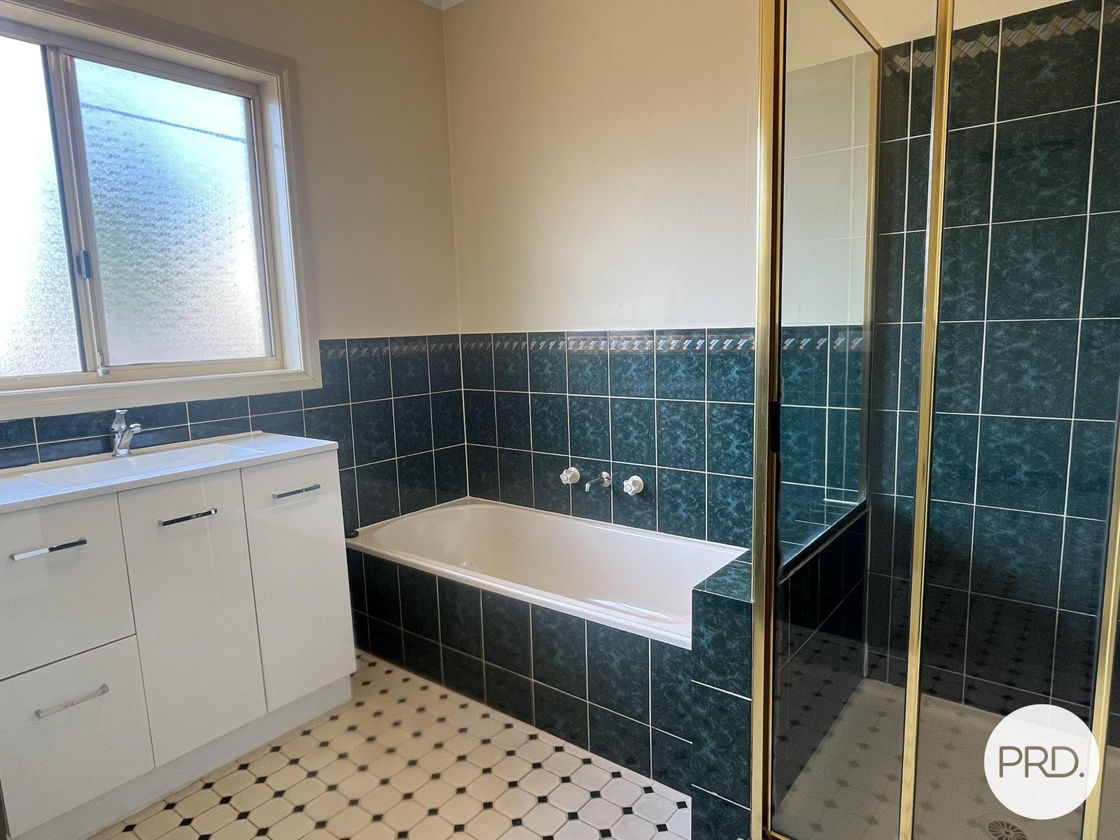 2/15 Edinburgh Circuit WEST WODONGA 4