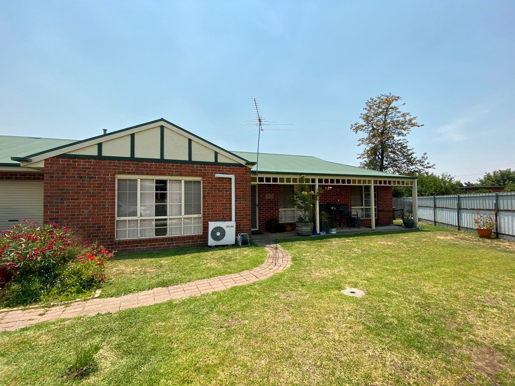 2/15 Edinburgh Circuit WEST WODONGA 1