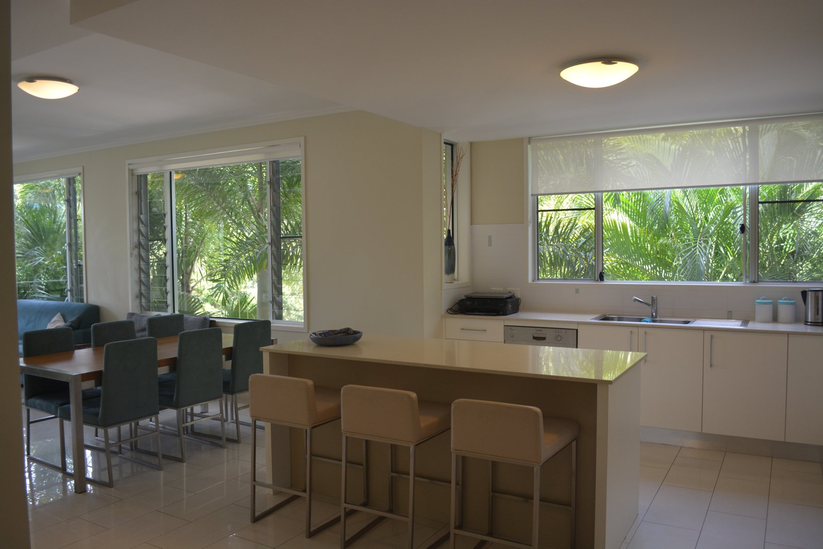 2/15 Flametree Court AIRLIE BEACH 2