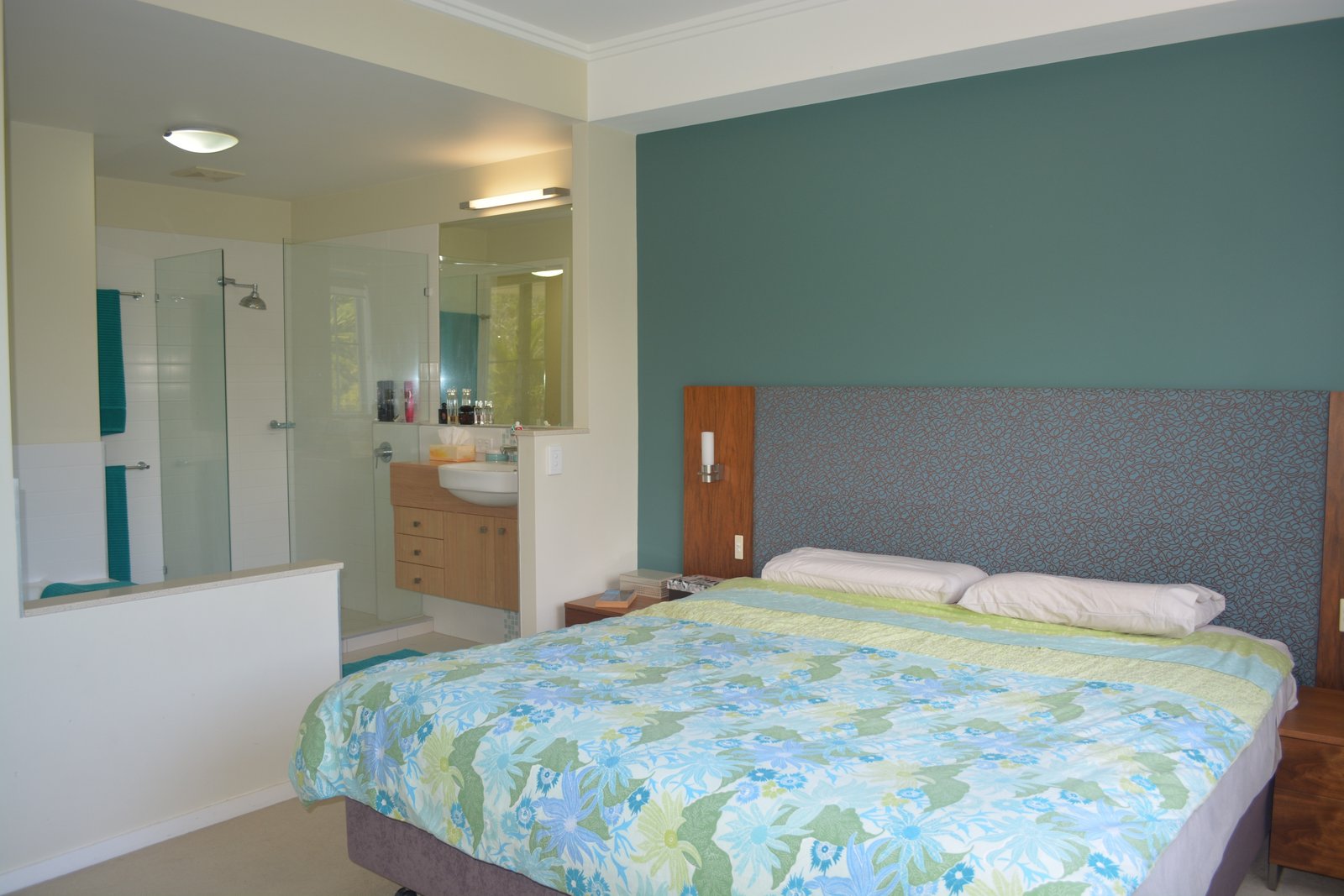 2/15 Flametree Court AIRLIE BEACH 3