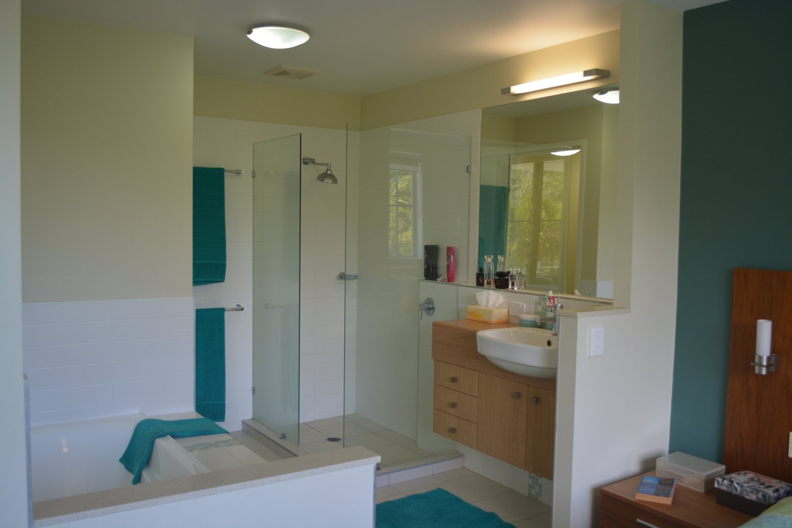 2/15 Flametree Court AIRLIE BEACH 4