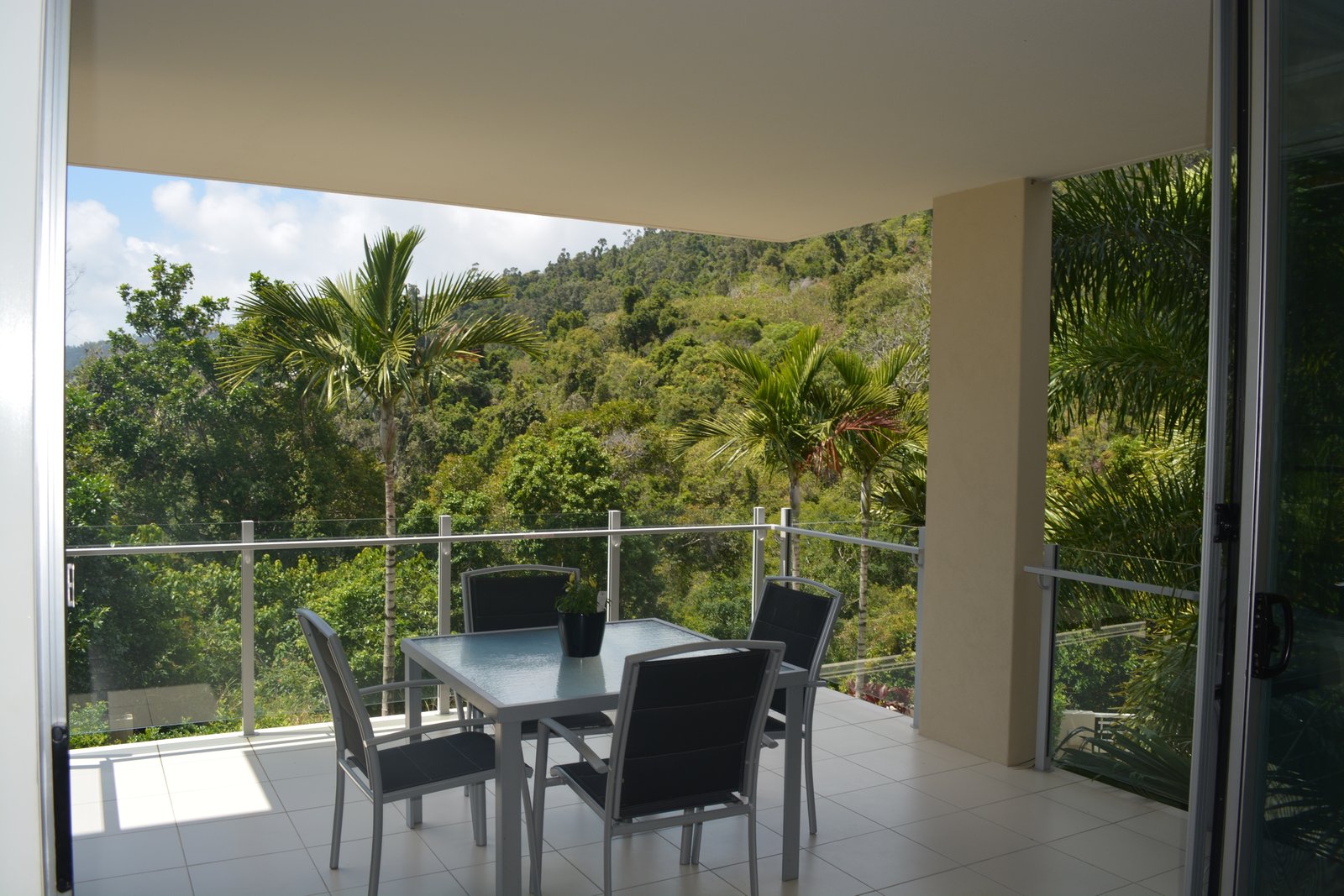 2/15 Flametree Court AIRLIE BEACH 5