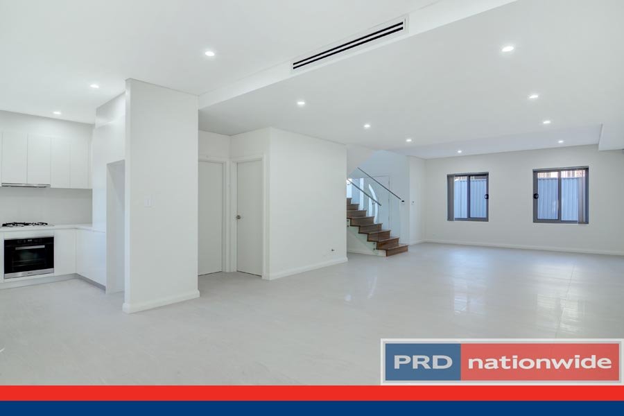 2/15 Gungah Bay Road OATLEY 2