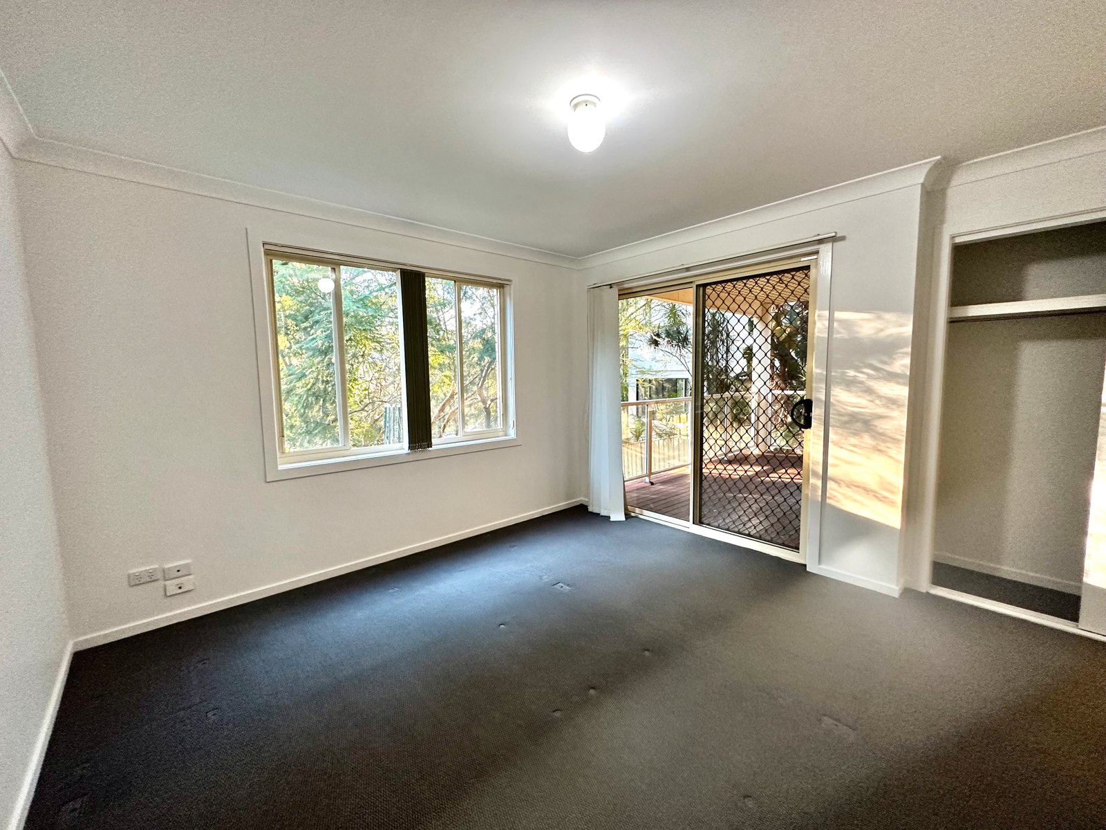 2/15 Hairtail Close CORLETTE 3