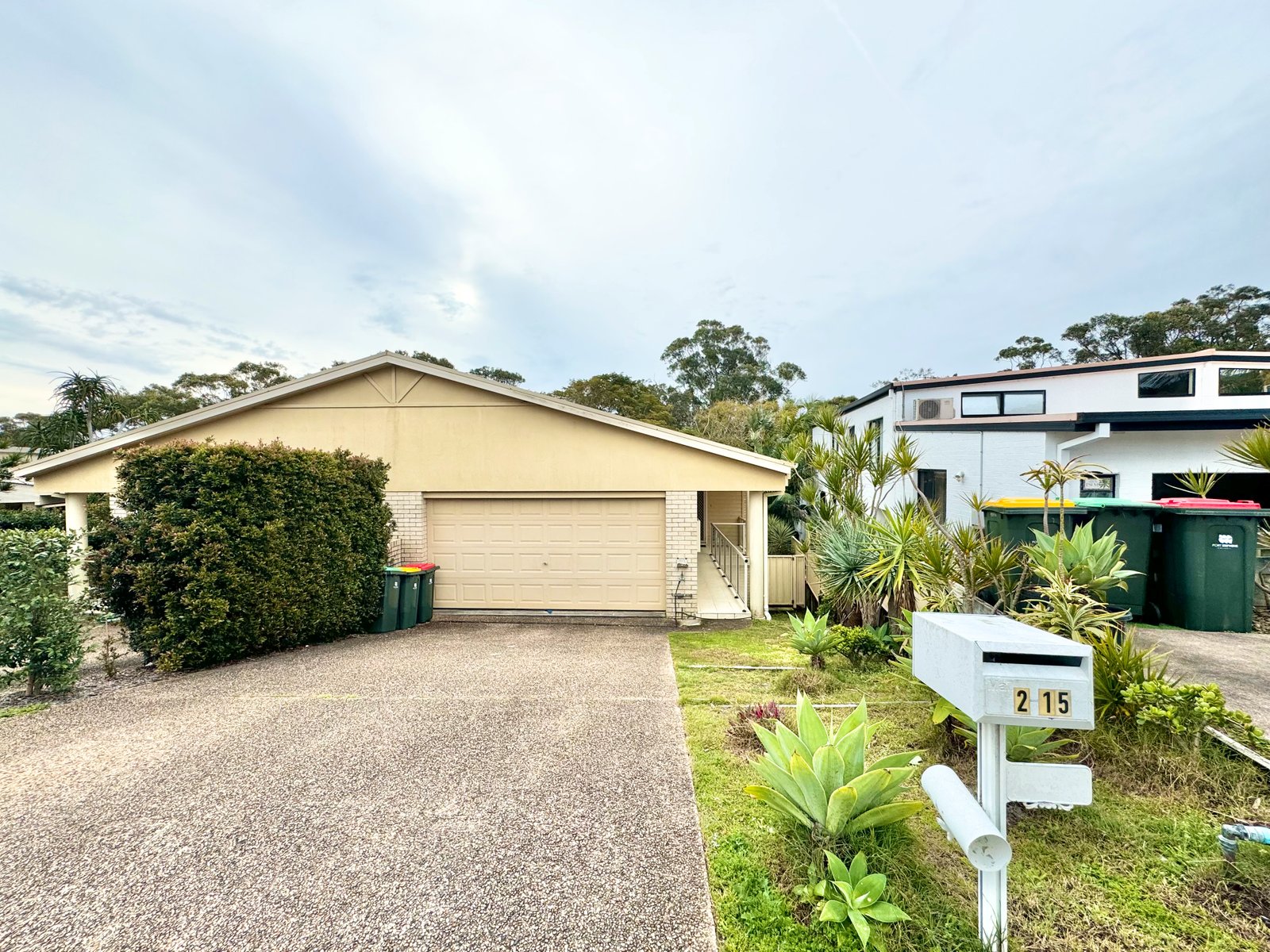 2/15 Hairtail Close CORLETTE 3