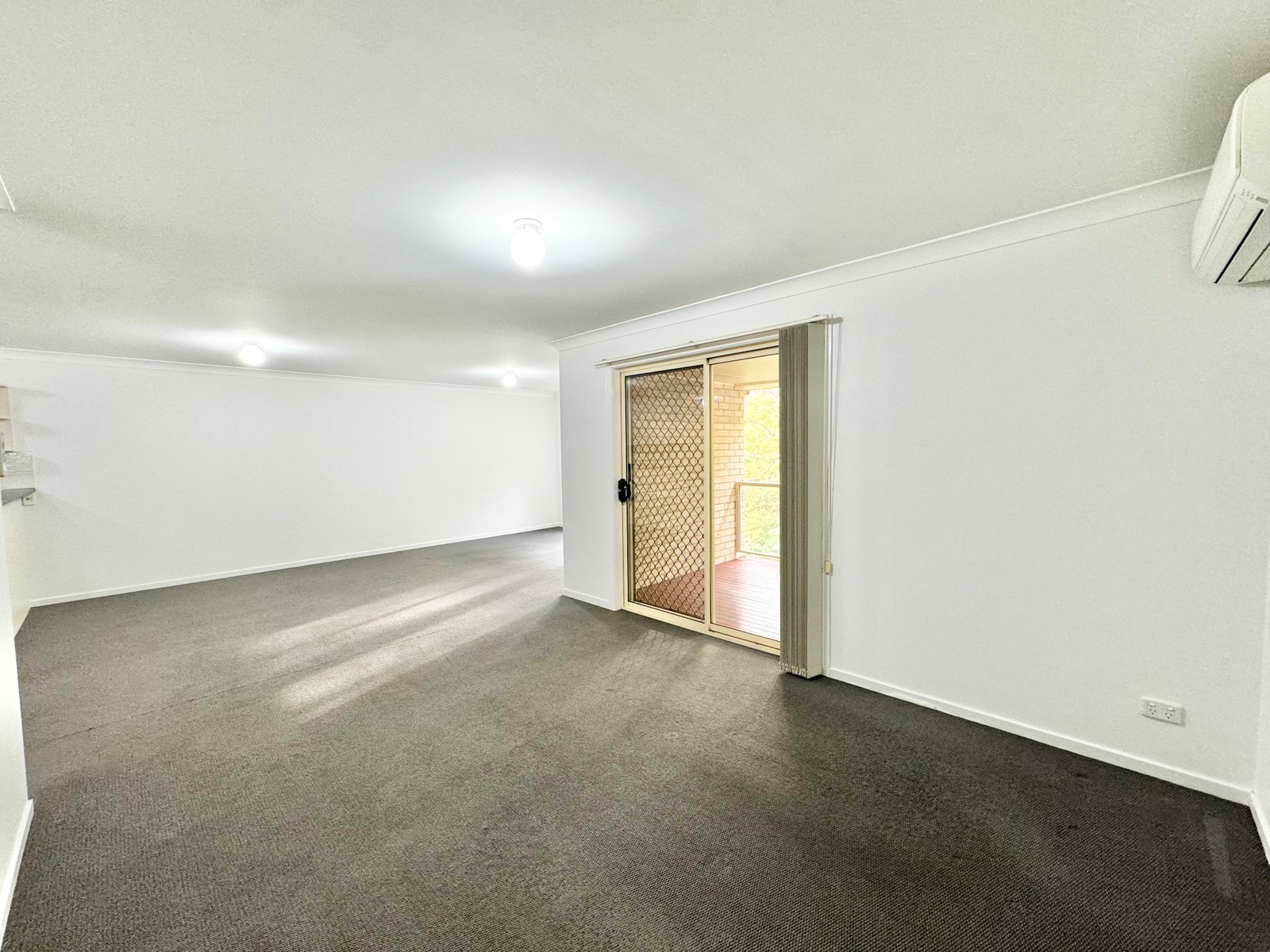 2/15 Hairtail Close CORLETTE 6