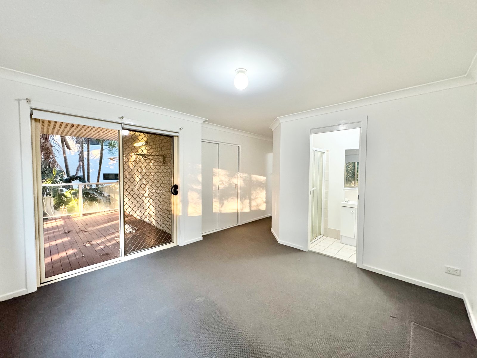 2/15 Hairtail Close CORLETTE 7