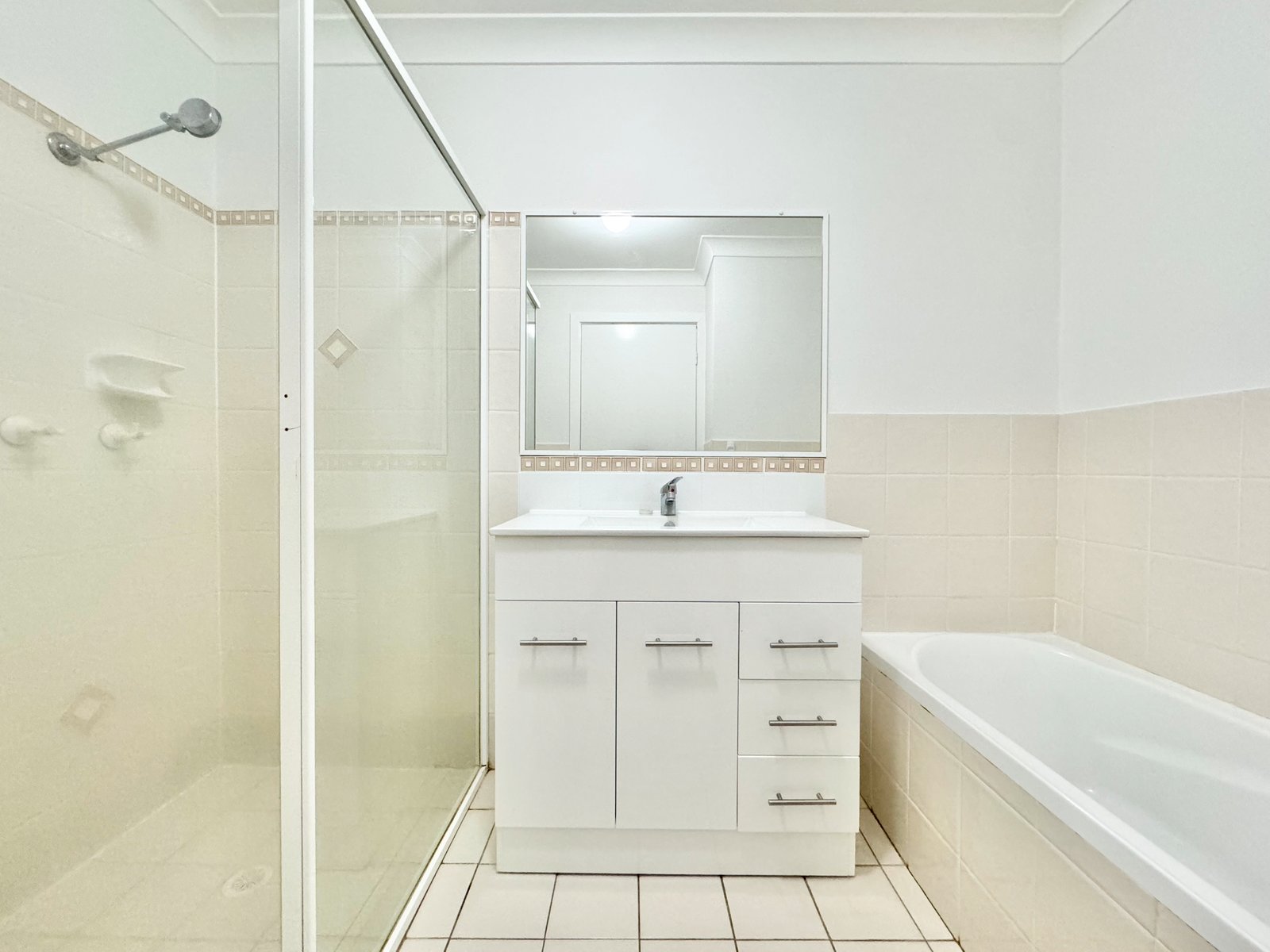 2/15 Hairtail Close CORLETTE 11