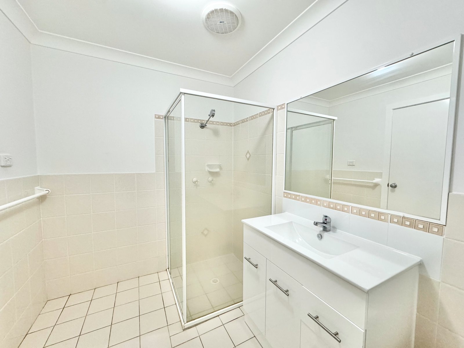 2/15 Hairtail Close CORLETTE 12