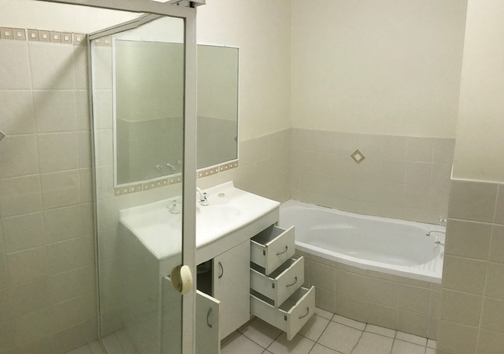 2/15 Hairtail Close CORLETTE 8