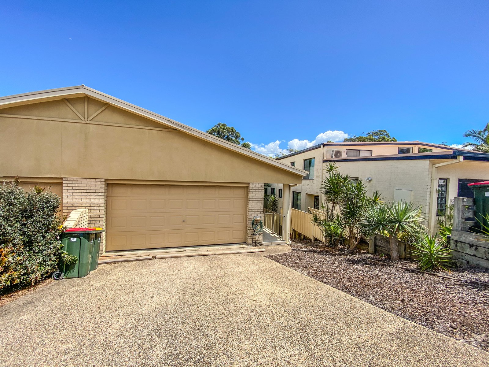 2/15 Hairtail Close CORLETTE 2