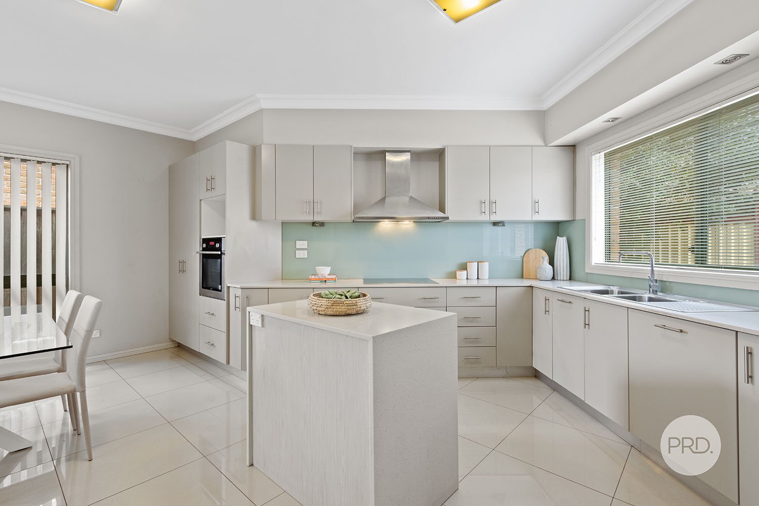 2/15 Henry Lawson Drive PEAKHURST 3