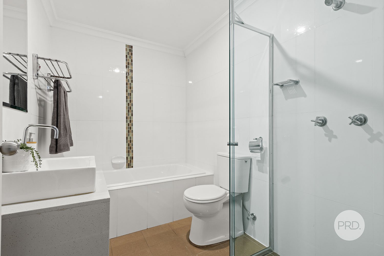 2/15 Henry Lawson Drive PEAKHURST 4