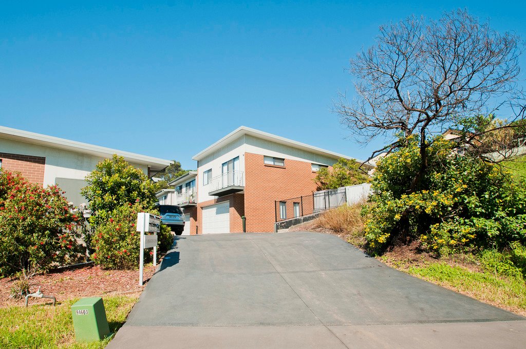 2/15 Hingston Cl  LAKE HEIGHTS 2