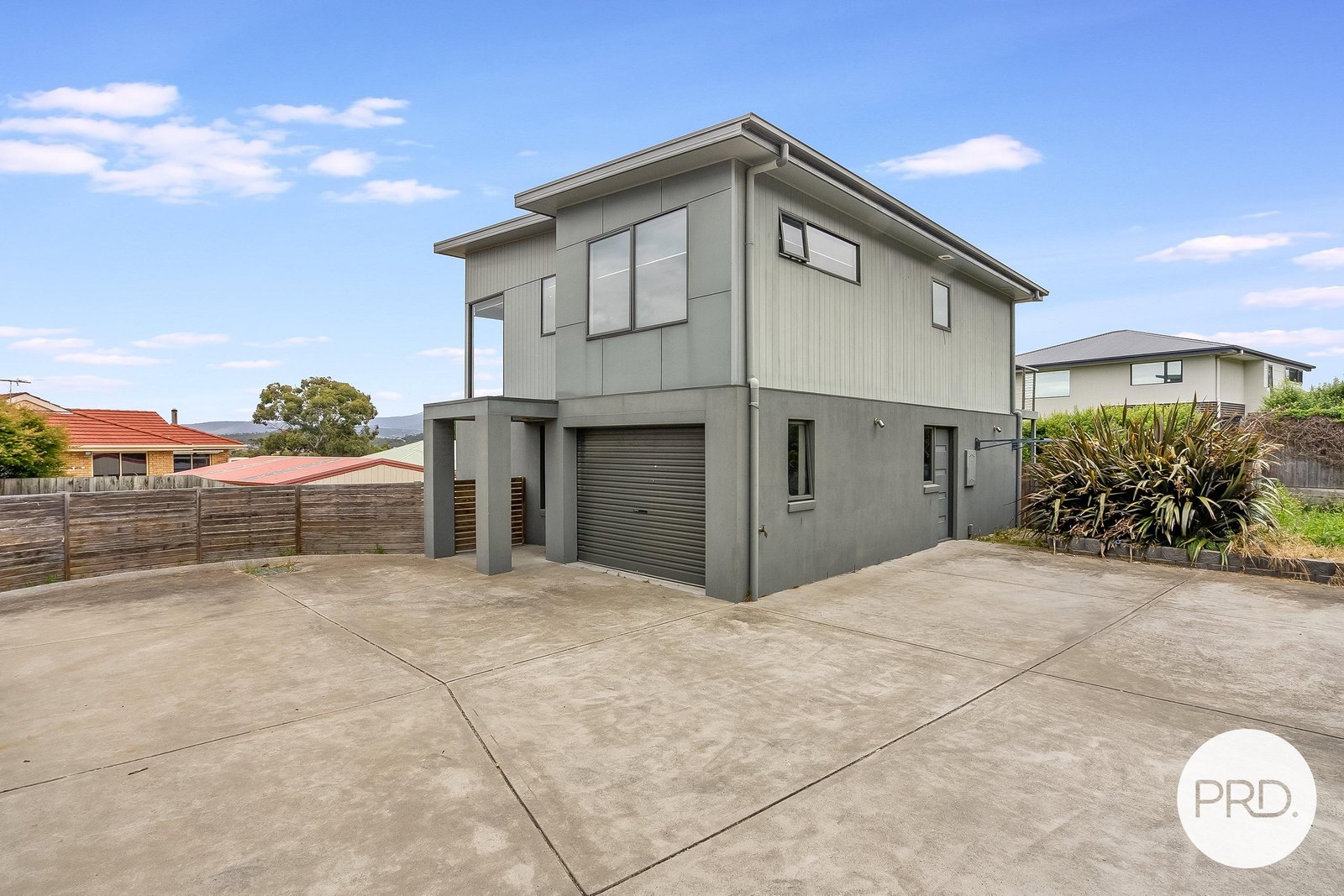 2/15 Ivy Close OAKDOWNS 2