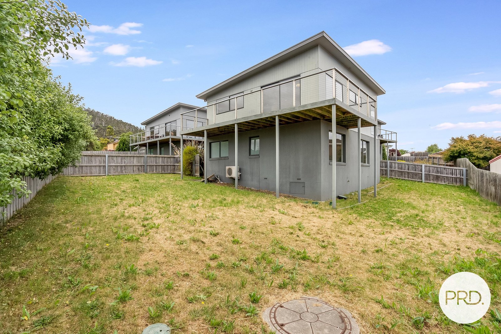 2/15 Ivy Close OAKDOWNS 3