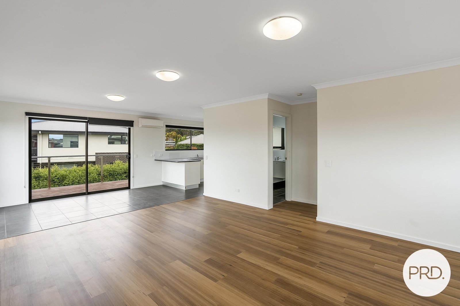 2/15 Ivy Close OAKDOWNS 6
