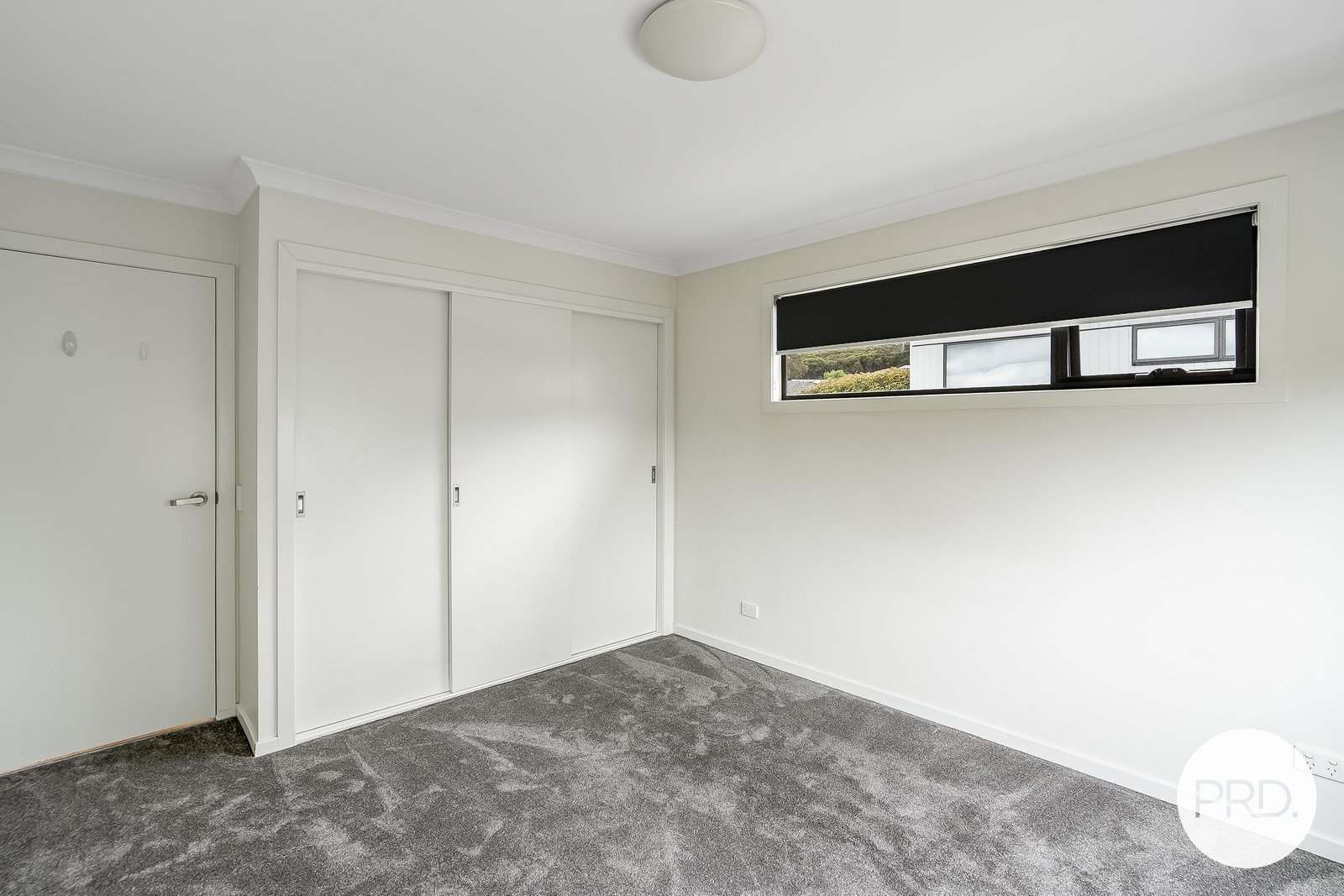 2/15 Ivy Close OAKDOWNS 8
