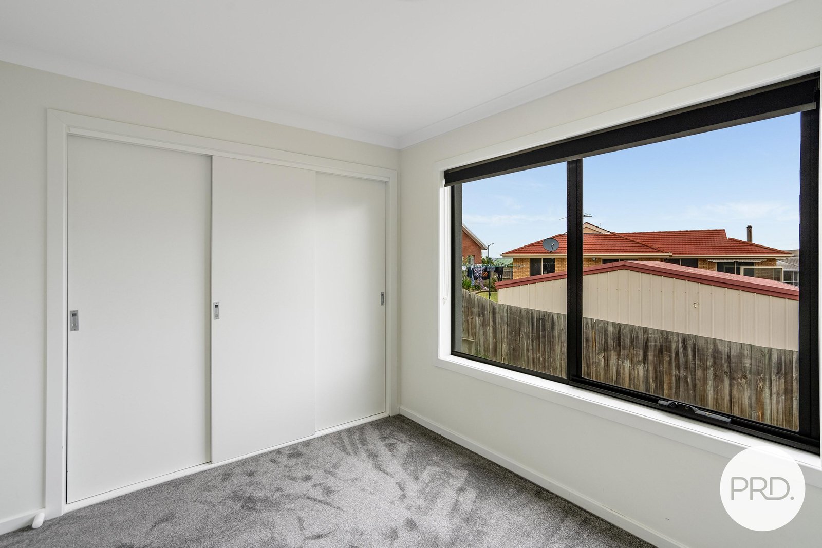 2/15 Ivy Close OAKDOWNS 10