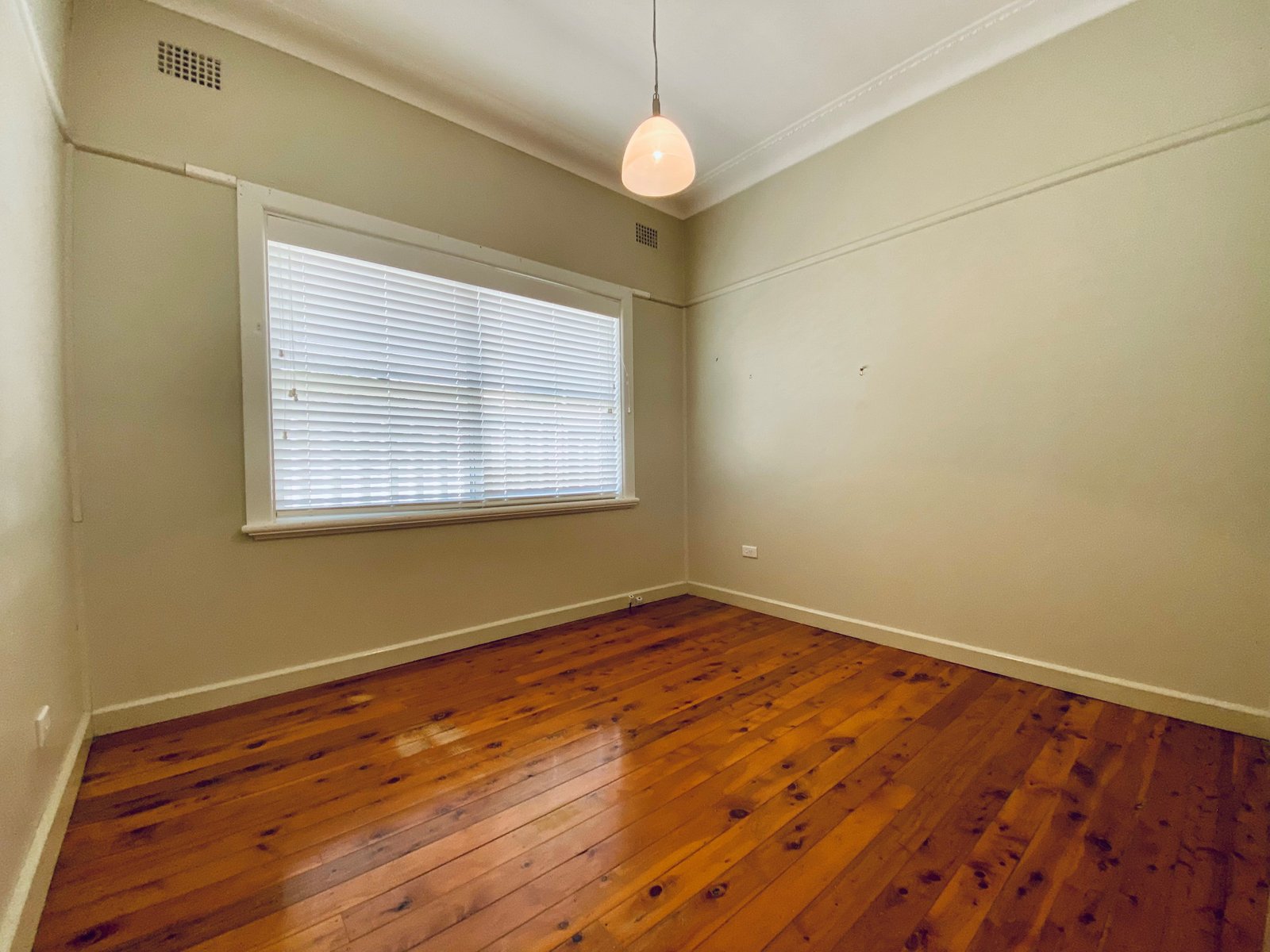 215 Johnston Street TAMWORTH 10