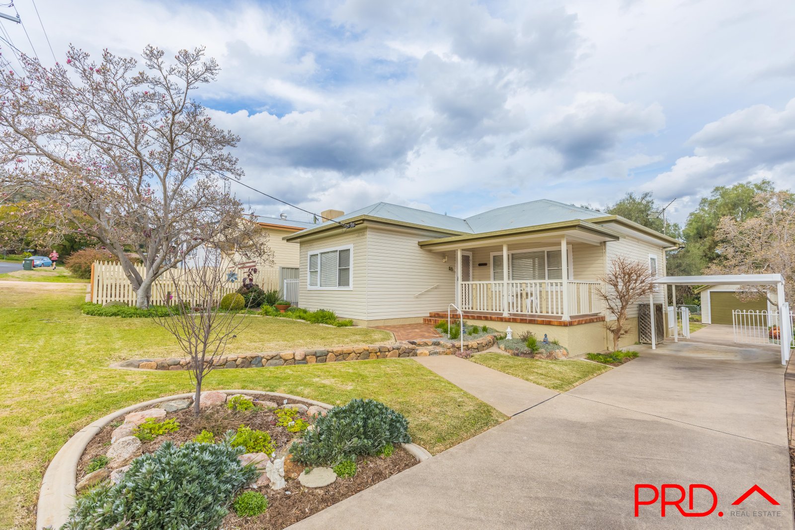 215 Johnston Street TAMWORTH 2