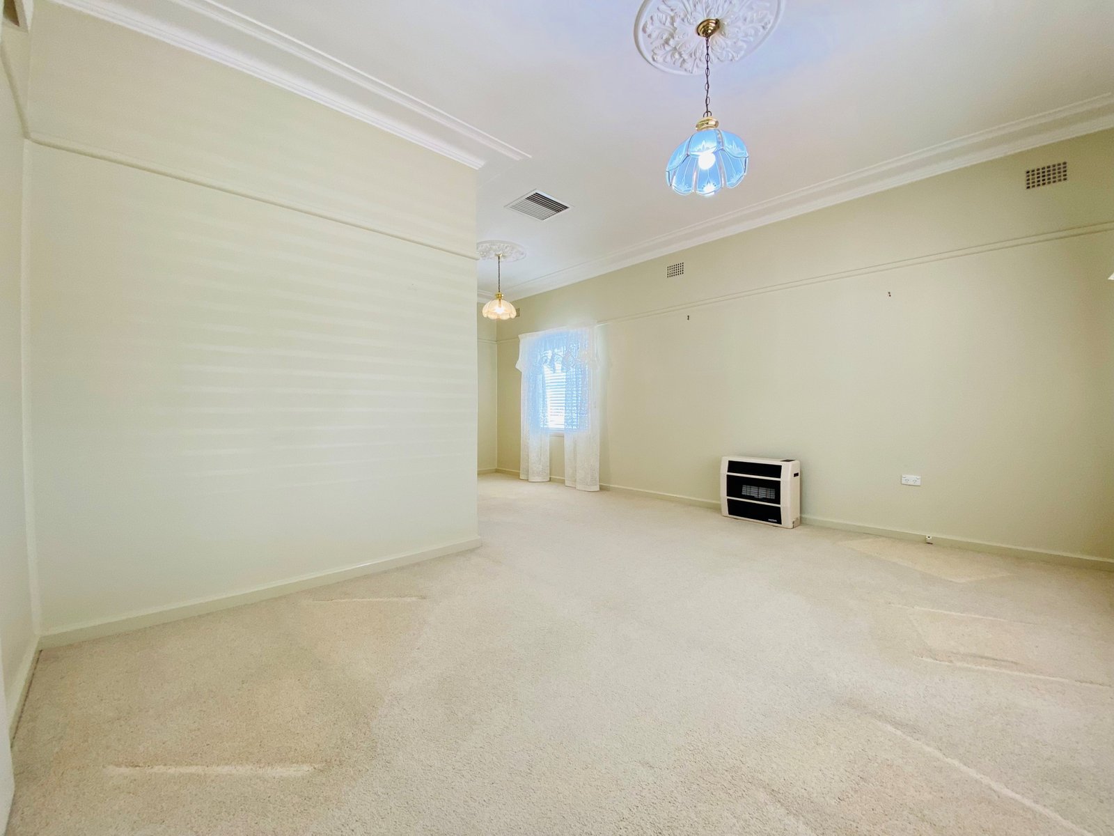 215 Johnston Street TAMWORTH 4