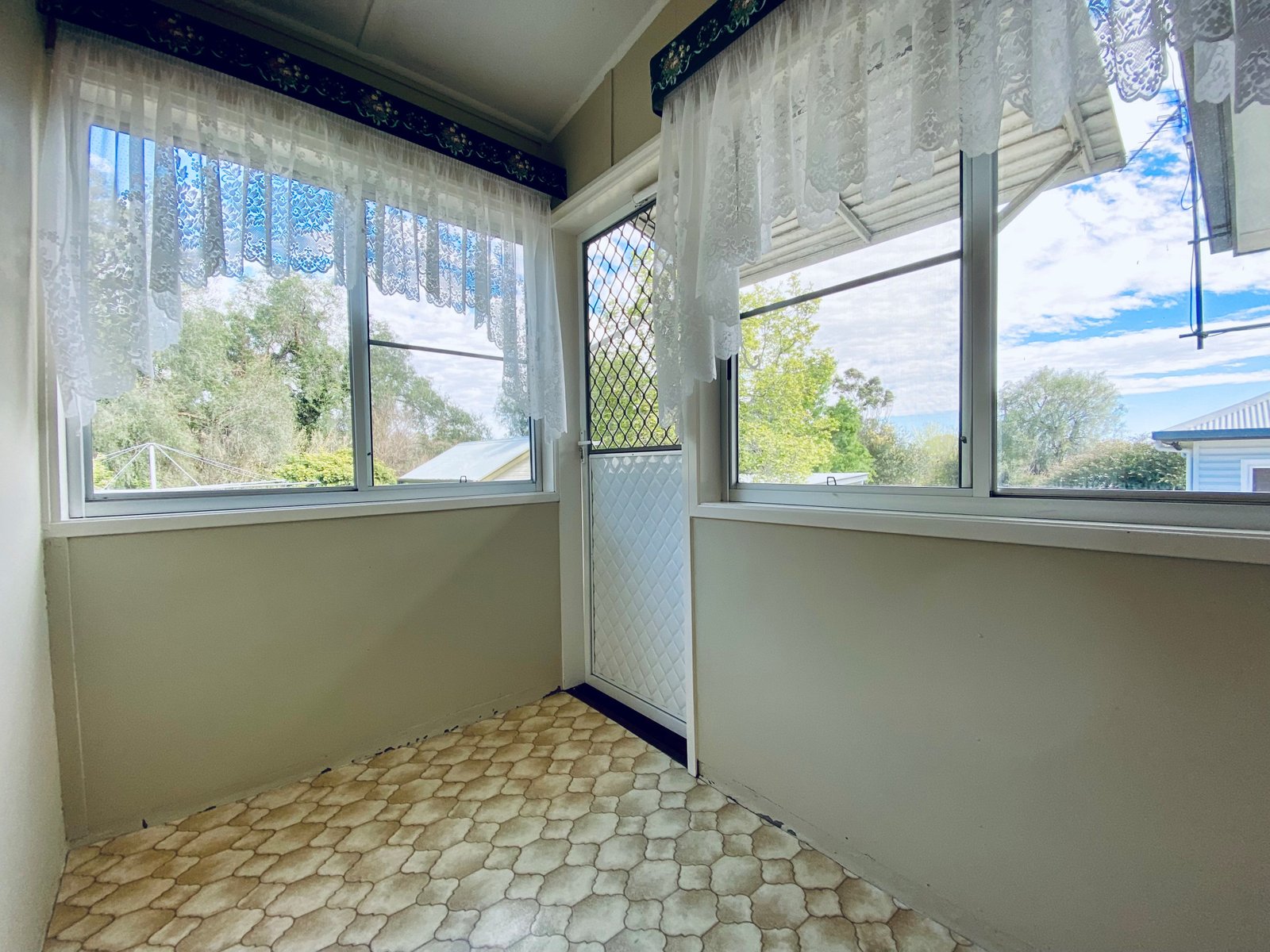 215 Johnston Street TAMWORTH 7