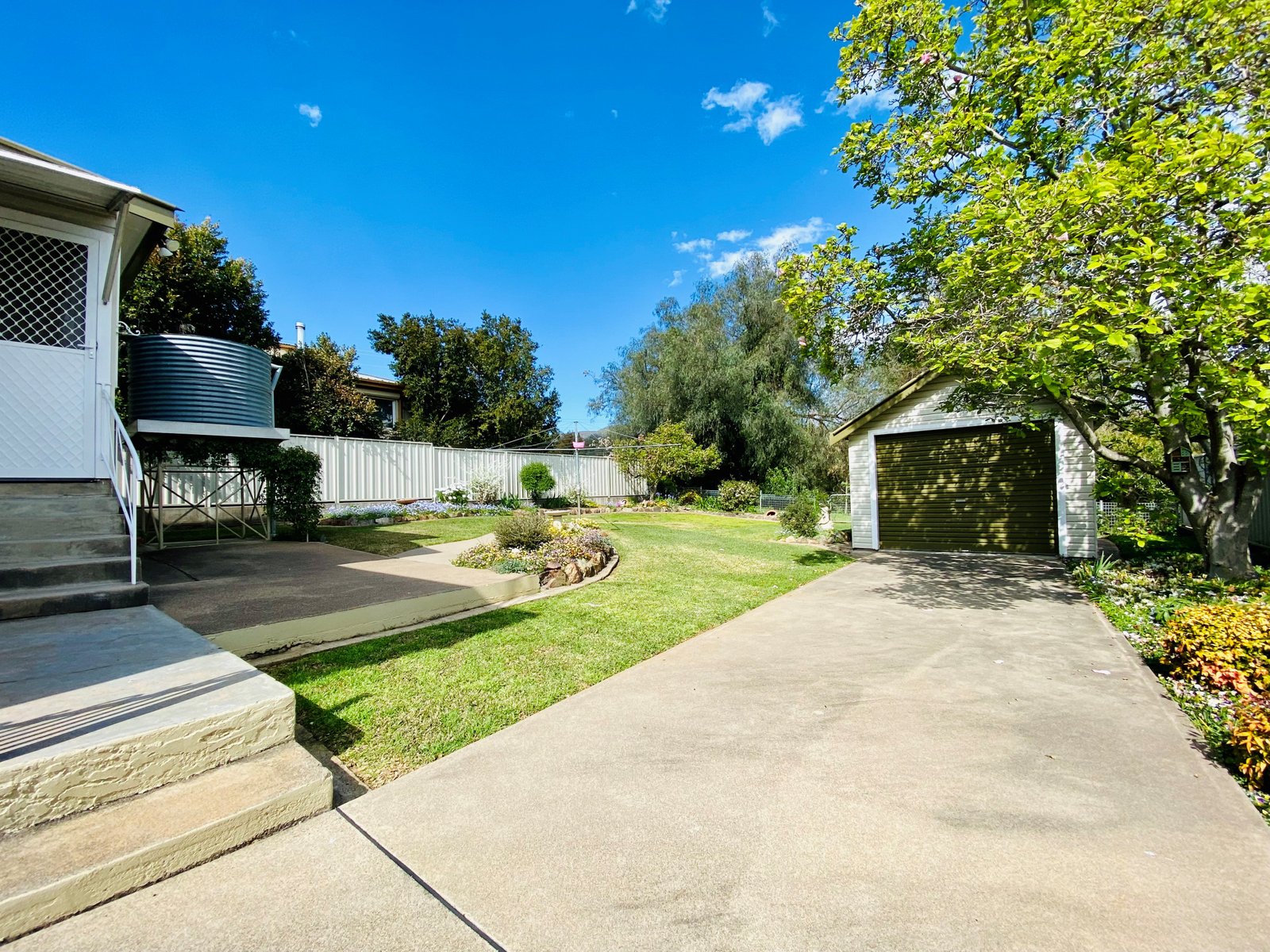 215 Johnston Street TAMWORTH 8