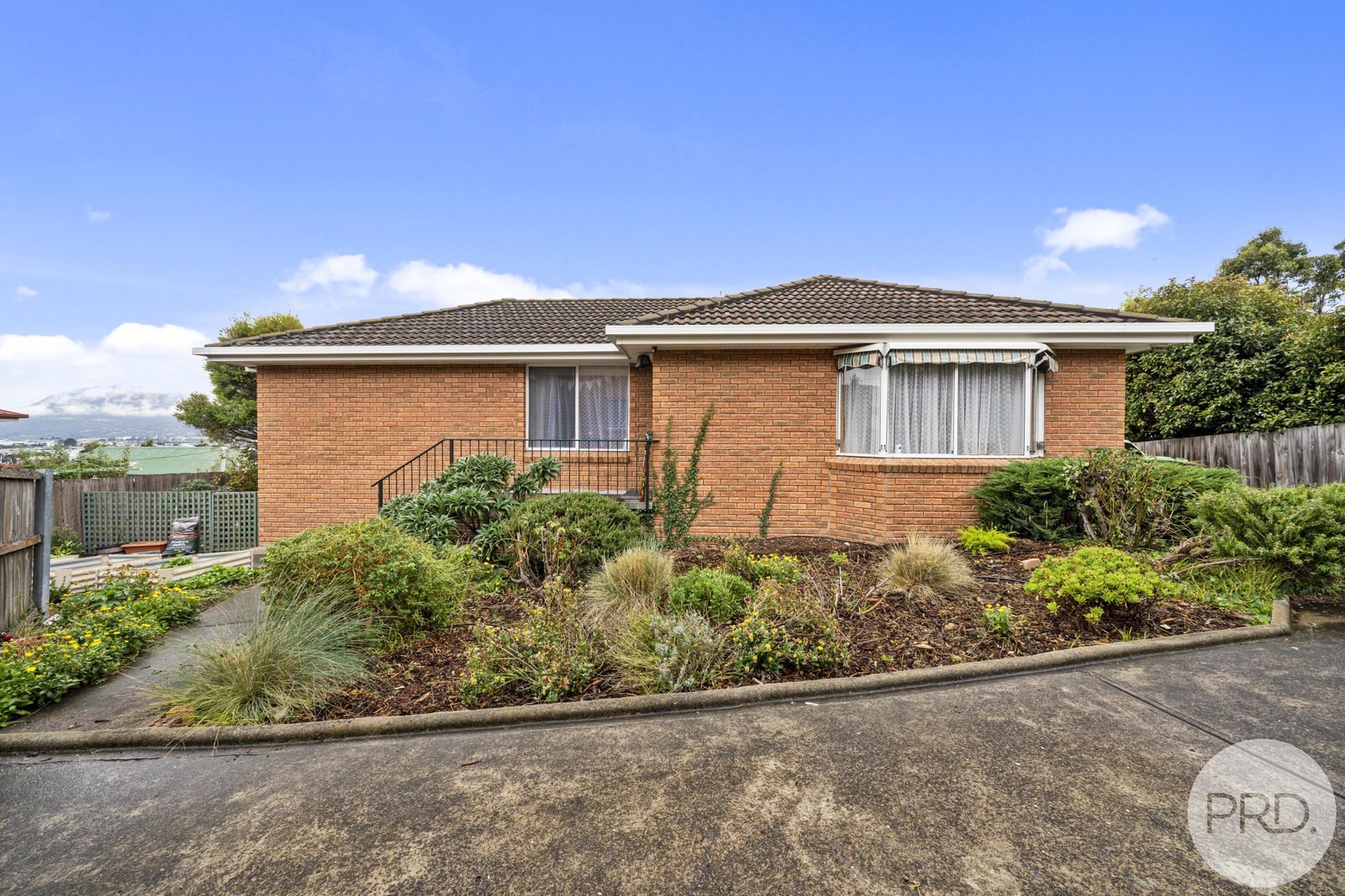 2/15 Kelvin Avenue MOONAH 1
