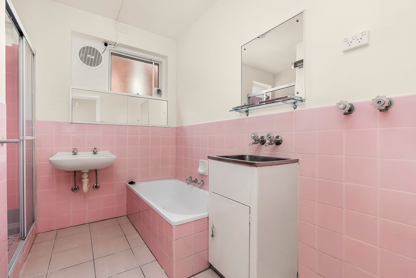 Real Estate and Property in 2/15 Kelvin Grove, Prahran, VIC