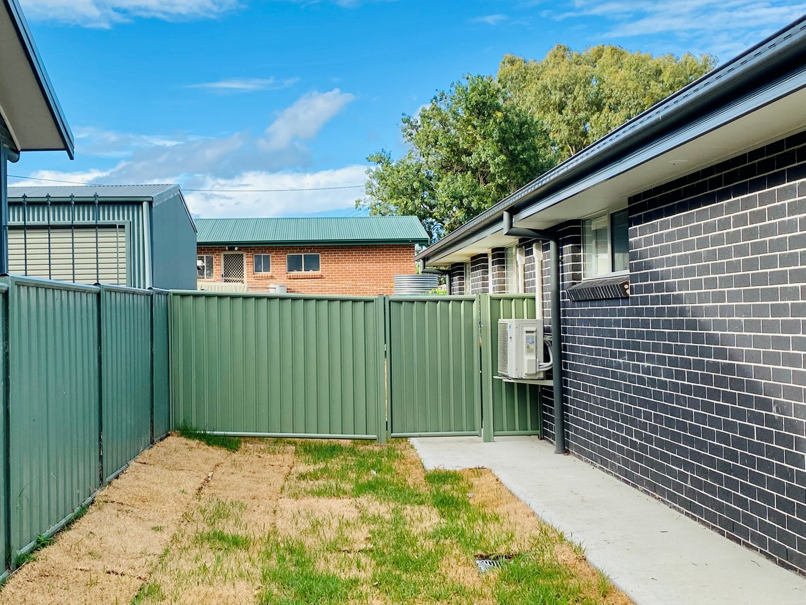 2/15 Leonora Crescent TAMWORTH 3