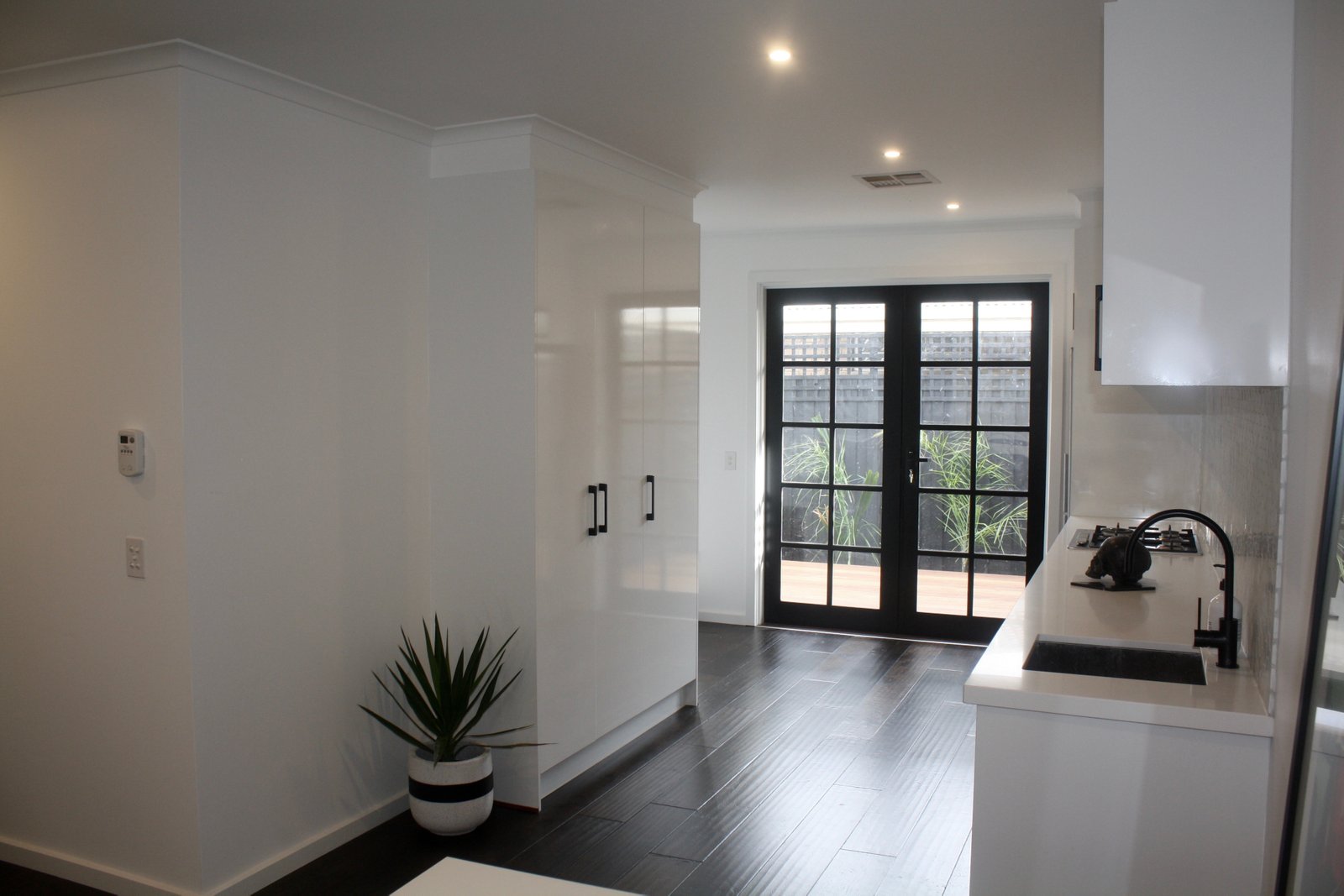 Gallery: 2/15 Lilian Court