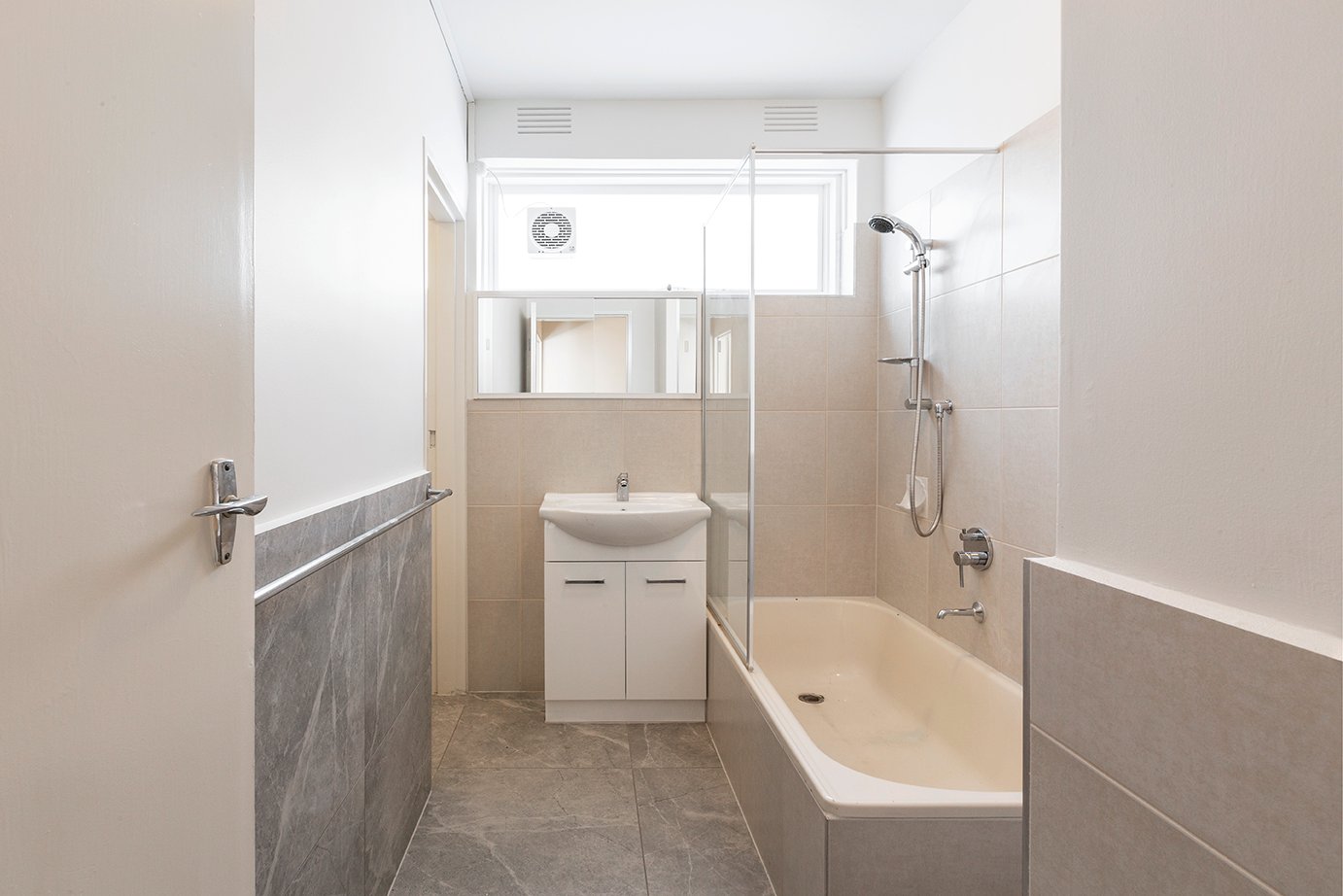 Real Estate and Property in 2/15 Malvern Grove, Caulfield North, VIC