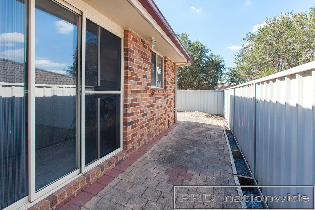 2/15 Proserpine Close ASHTONFIELD 9