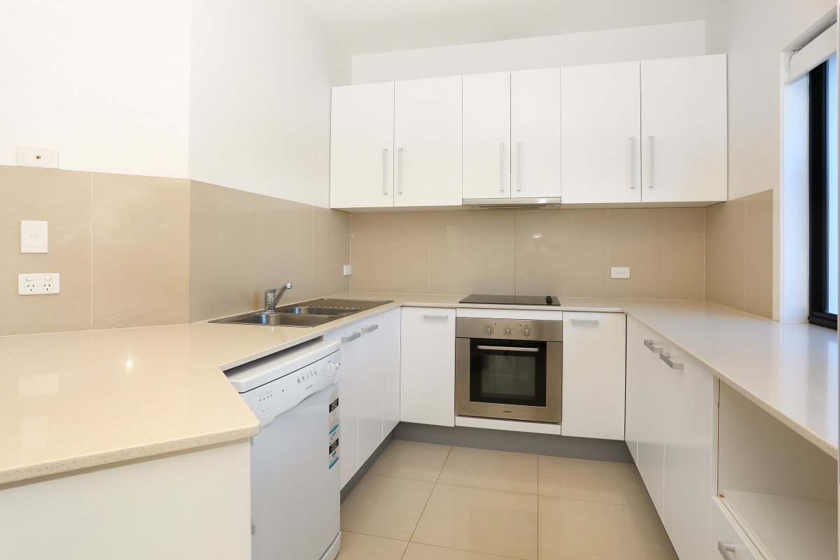 2/15 Success Crescent ORMEAU 5