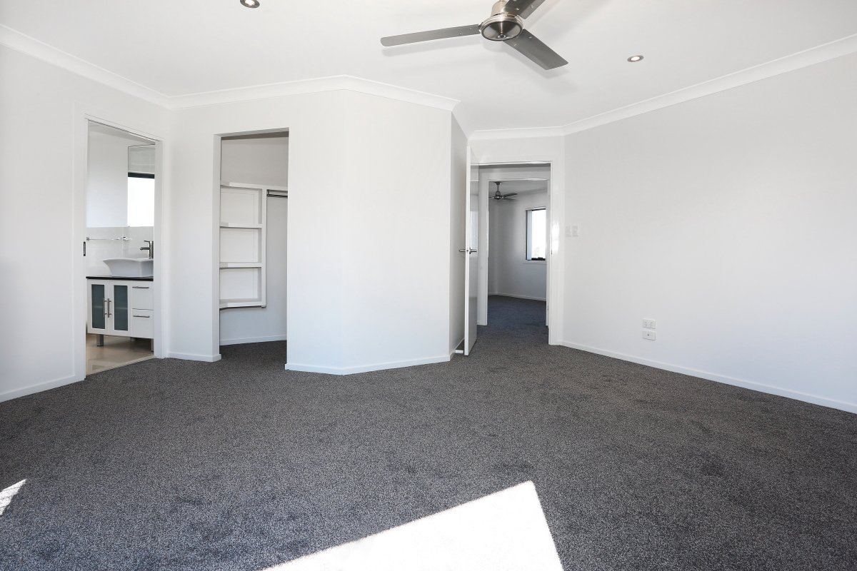 2/15 Success Crescent ORMEAU 8
