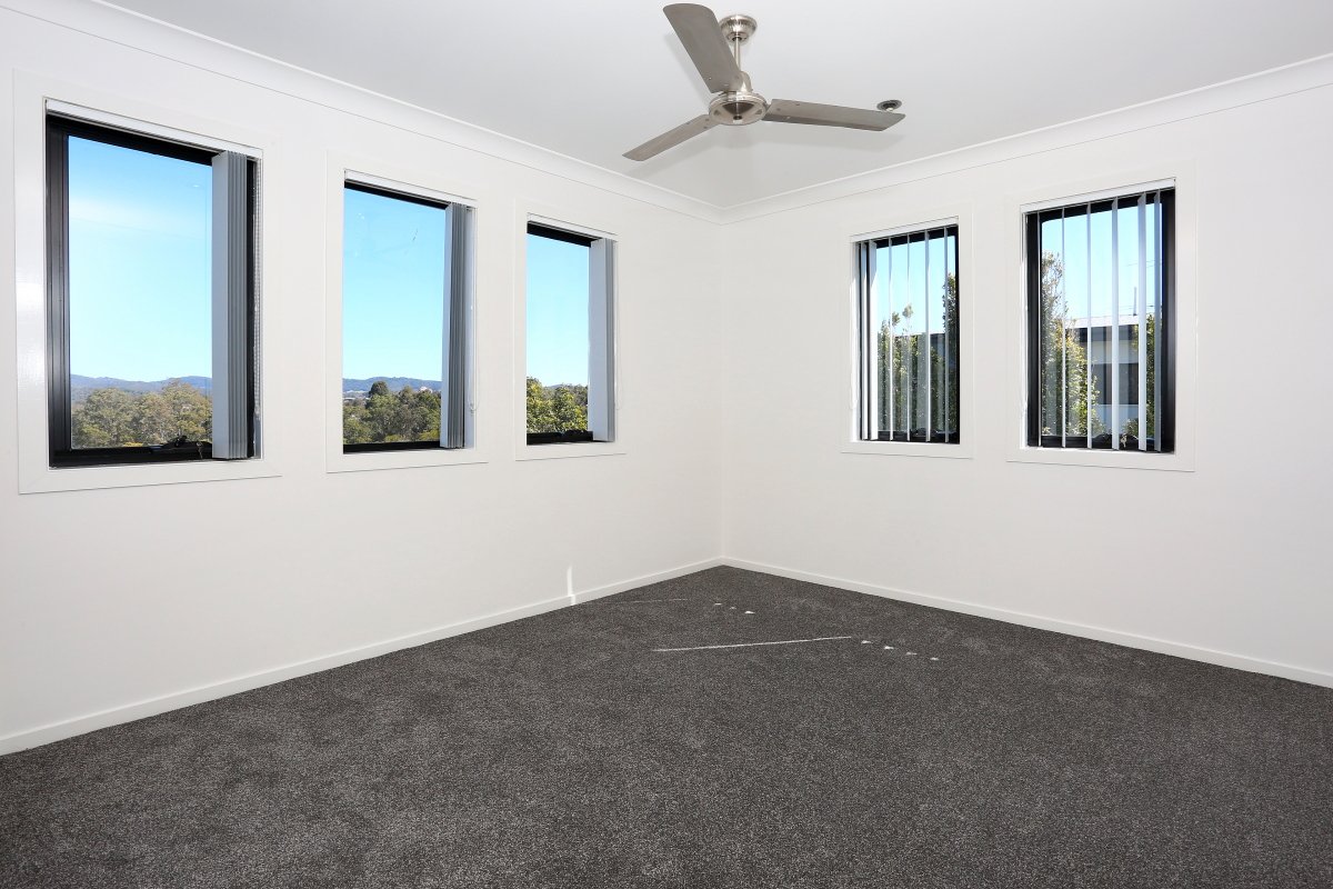 2/15 Success Crescent ORMEAU 12