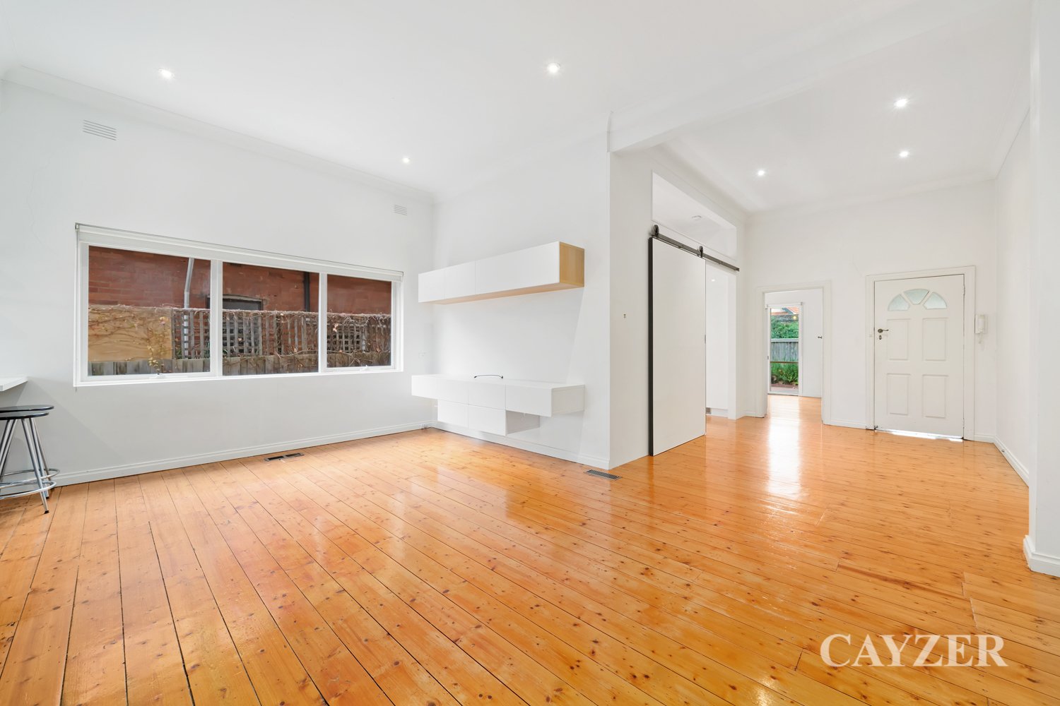 Gallery: 2/15 Tennyson Street