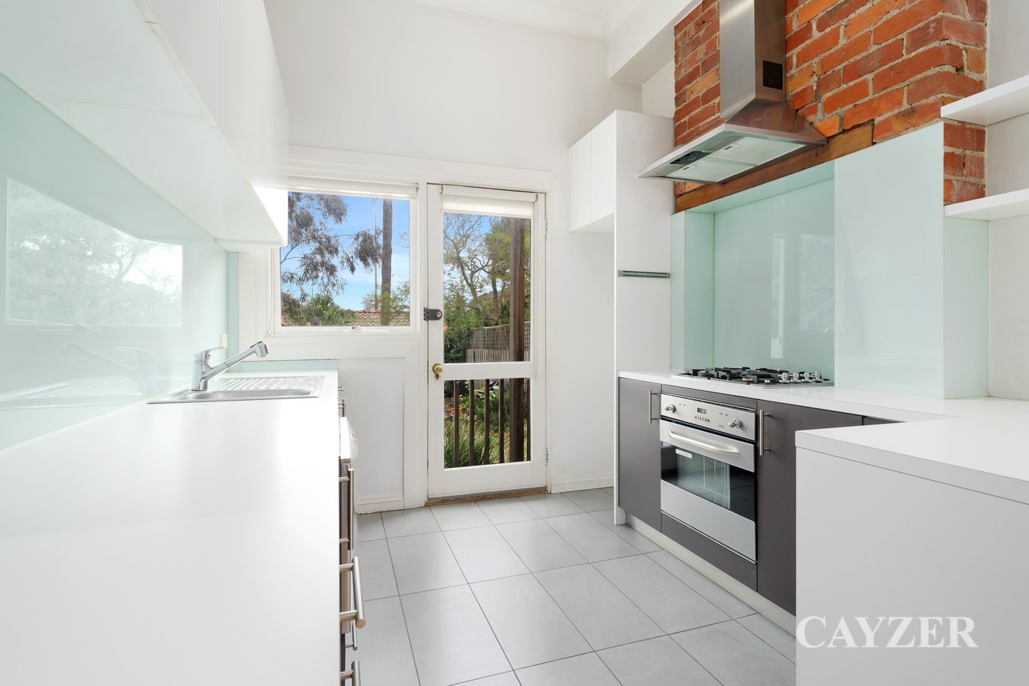 Gallery: 2/15 Tennyson Street