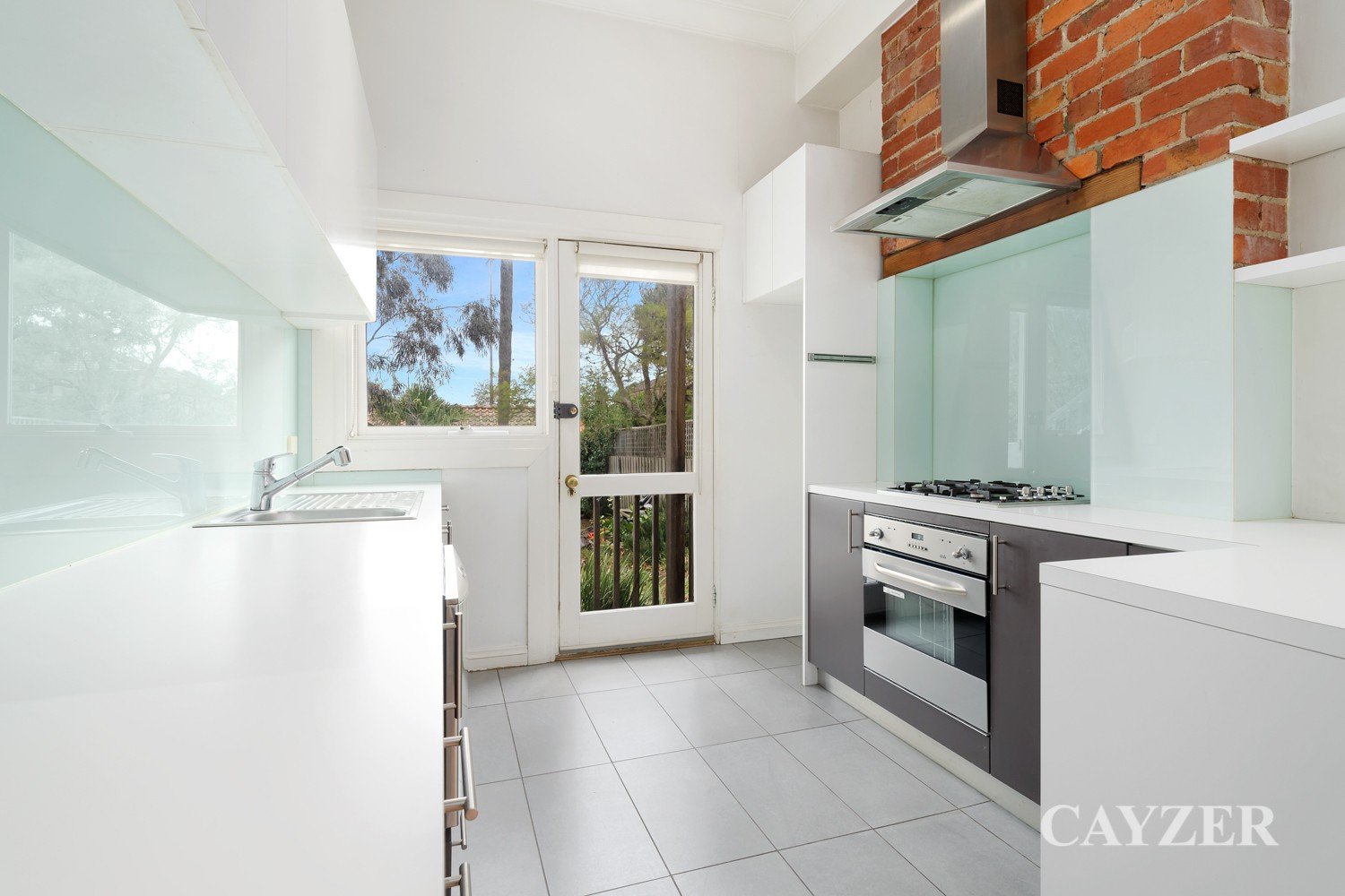Gallery: 2/15 Tennyson Street