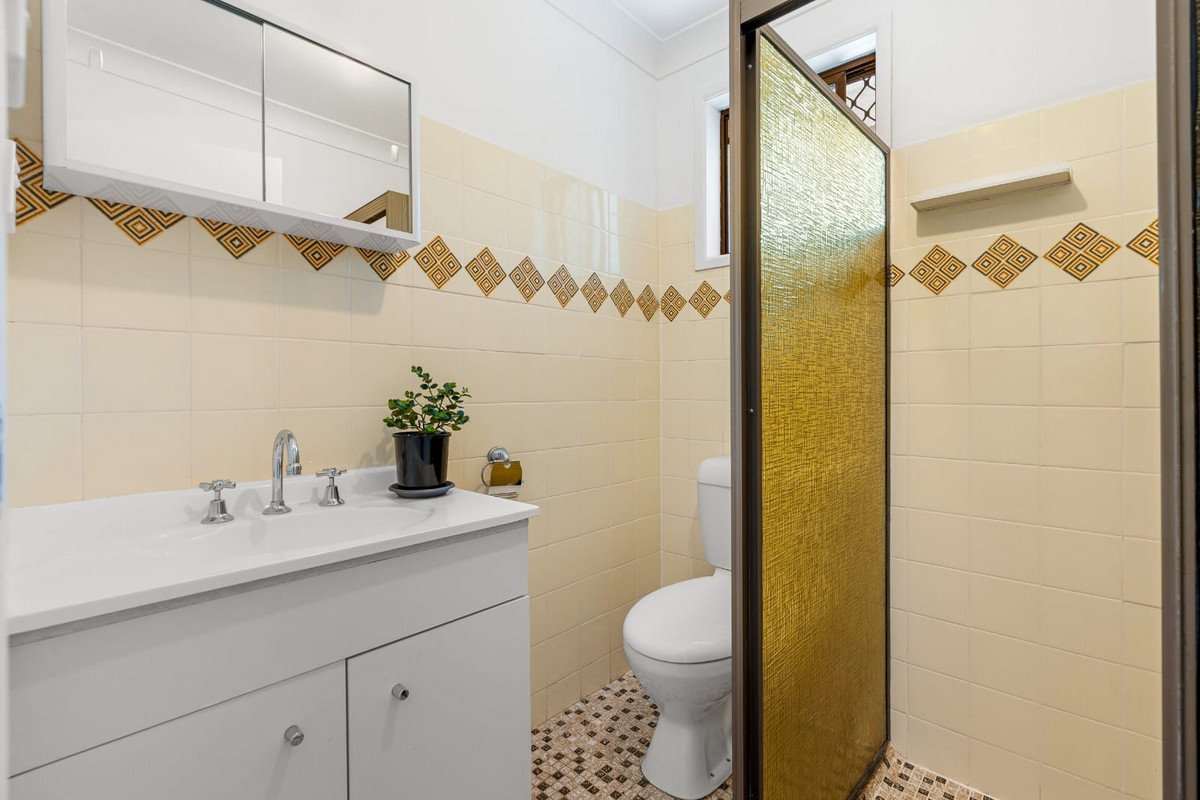 2/15 Third Avenue Palm Beach 9