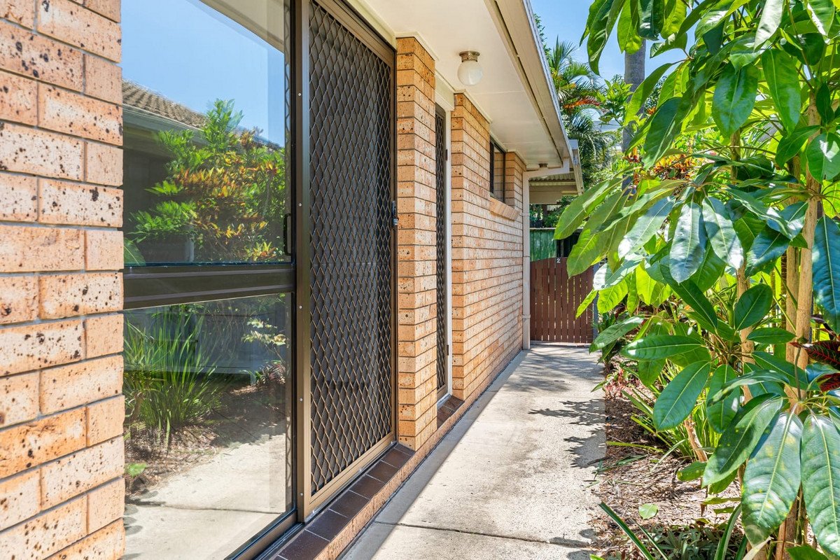 2/15 Third Avenue Palm Beach 15