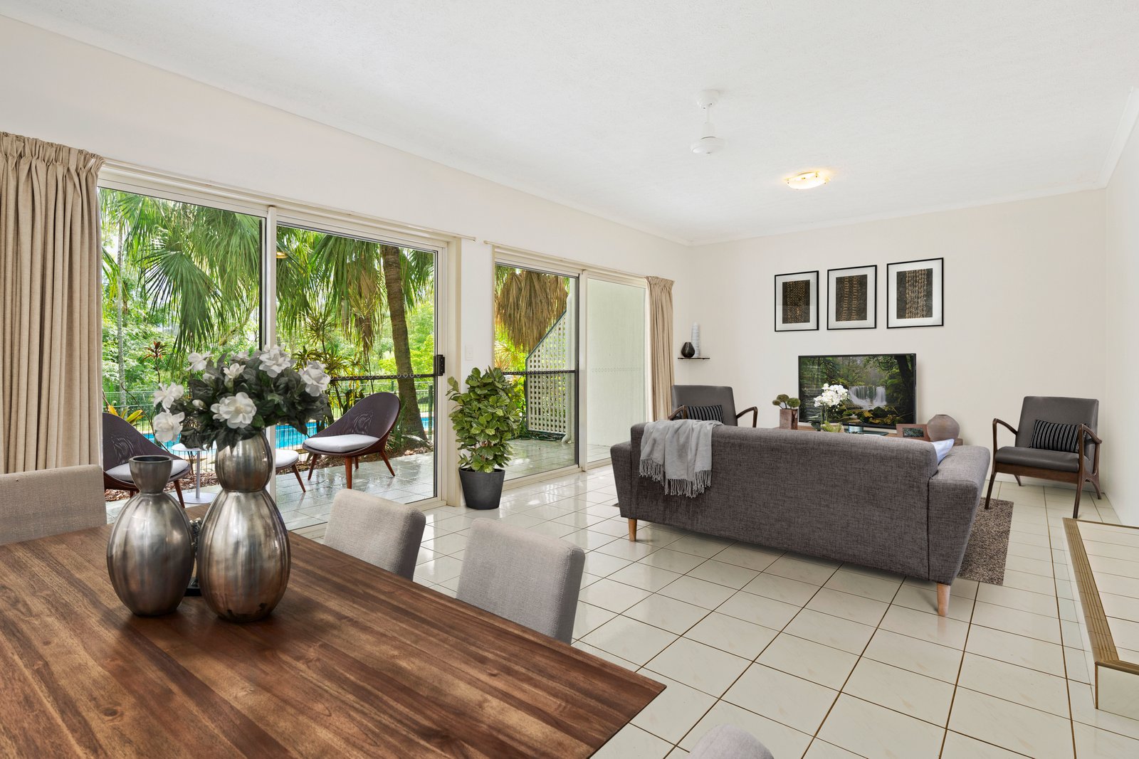 2/15 Tropic Road CANNONVALE 1
